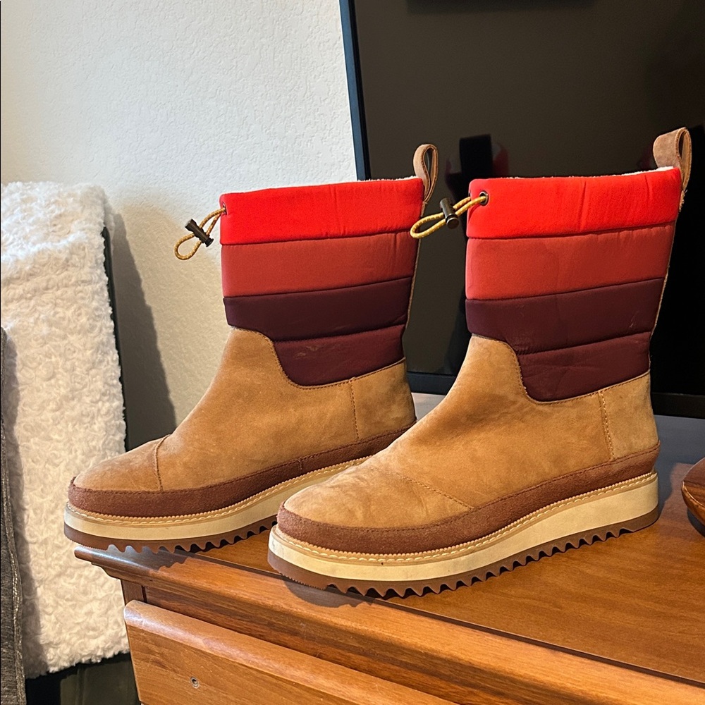 Women's Suede and Quilted Colorblock Winter Boot - Tan & Red